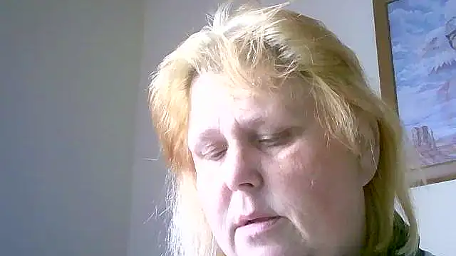 Snapshot of Sylviastar46 chatting on November 18, 2025, 9:56 am Sylviastar46 online show from November 18, 2025, 9:56 am