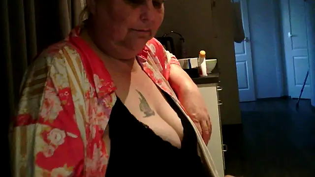 Snapshot of Sylviastar46 chatting on June 1, 2026, 7:35 pm Sylviastar46 online show from June 1, 2026, 7:35 pm