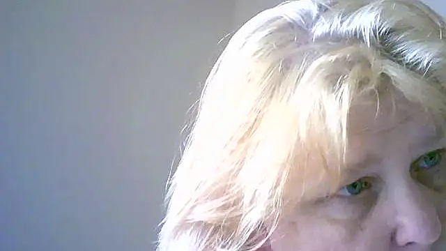 Snapshot of Sylviastar46 chatting on November 20, 2025, 8:48 am Sylviastar46 online show from November 20, 2025, 8:48 am