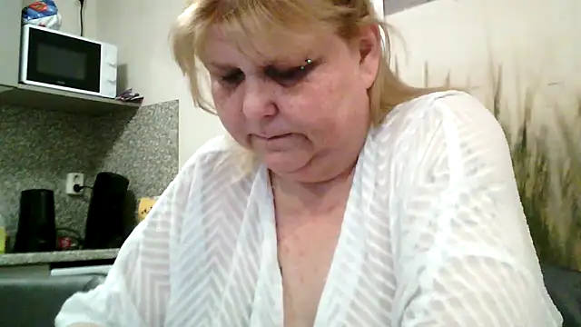 Sylviastar46 online show from March 19, 2026, 9:15 pm