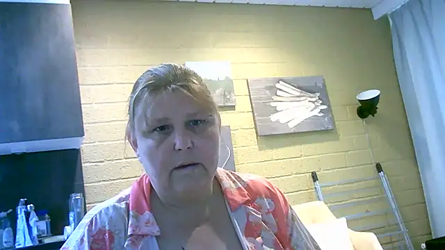 Snapshot of Sylviastar46 chatting on May 12, 2026, 9:26 am Sylviastar46 online show from May 12, 2026, 9:26 am
