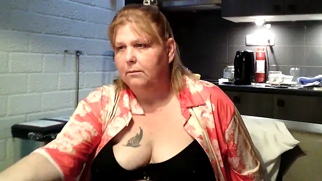 Snapshot of Sylviastar46 chatting on May 6, 2026, 6:01 pm Sylviastar46 online show from May 6, 2026, 6:01 pm