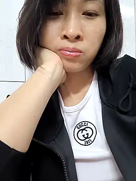 Agine222 online show from November 3, 2025, 3:04 pm