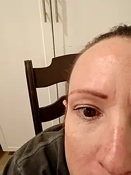Karebearz1 online show from May 8, 2026, 6:01 pm