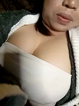 julybe online show from March 4, 2026, 5:42 pm