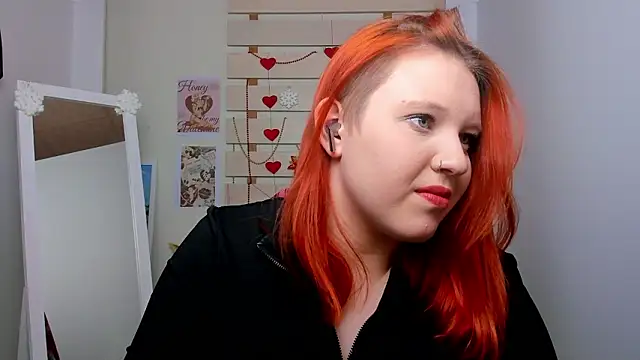 Snapshot of FoxPlayXX chatting on February 16, 2026, 9:34 pm FoxPlayXX online show from February 16, 2026, 9:34 pm