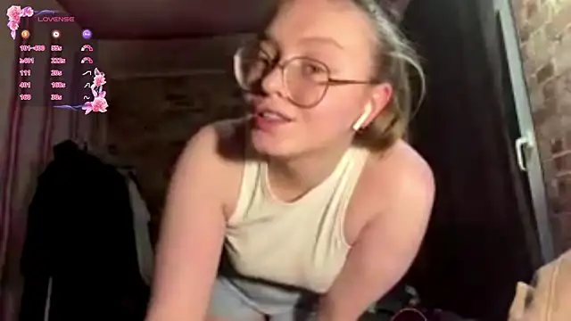 AnnitaArchbell online show from October 29, 2025, 2:16 pm