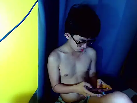 newcummersxx online show from March 19, 2026, 5:40 am