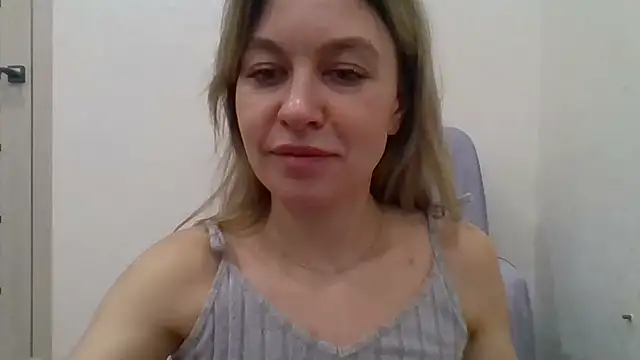 Little Milf 5 online show from December 3, 2025, 2:16 pm