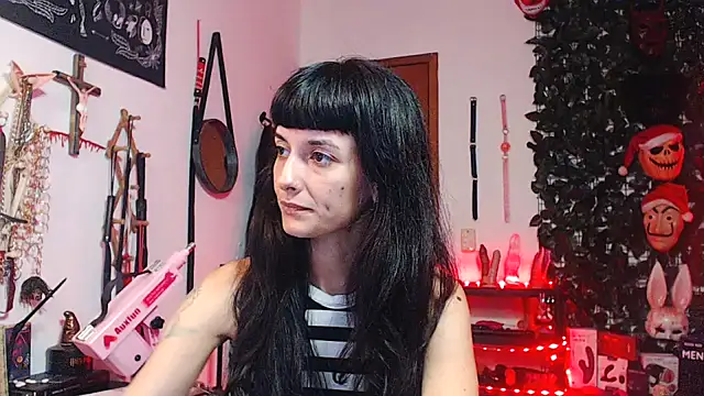 CarrieBurton online show from November 20, 2025, 4:07 pm