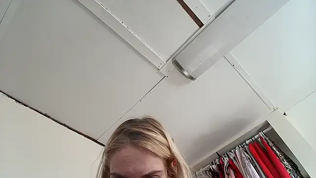 Snapshot of lanasharapovaxxx chatting on January 17, 2026, 8:12 pm lanasharapovaxxx online show from January 17, 2026, 8:12 pm