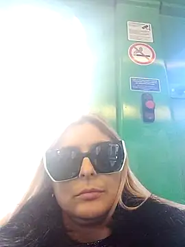 fragoli online show from November 9, 2025, 1:37 pm