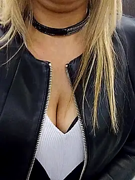 fragoli online show from October 31, 2025, 3:30 pm