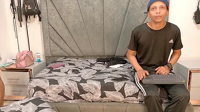 DamianandEva online show from February 4, 2026, 1:17 pm