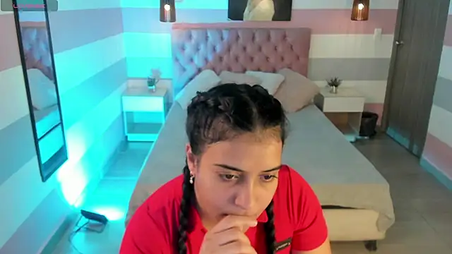 katynavarro online show from November 7, 2025, 8:46 pm