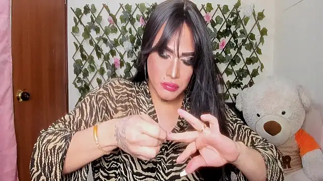 melani ferraraa  online show from November 30, 2025, 9:43 am