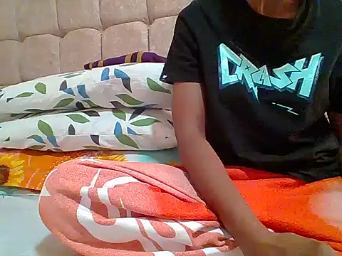 Snapshot of Petite_baby5 chatting on April 8, 2026, 4:03 am Petite baby5 online show from April 8, 2026, 4:03 am