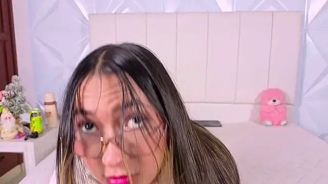 Luna  grace online show from January 7, 2026, 10:37 pm