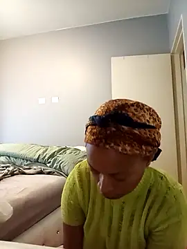 Snapshot of NewBeginnings8 chatting on February 6, 2026, 5:25 am NewBeginnings8 online show from February 6, 2026, 5:25 am