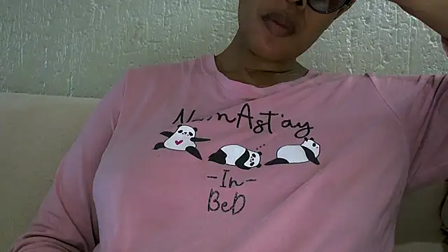 Snapshot of NewBeginnings8 chatting on February 12, 2026, 6:02 am NewBeginnings8 online show from February 12, 2026, 6:02 am