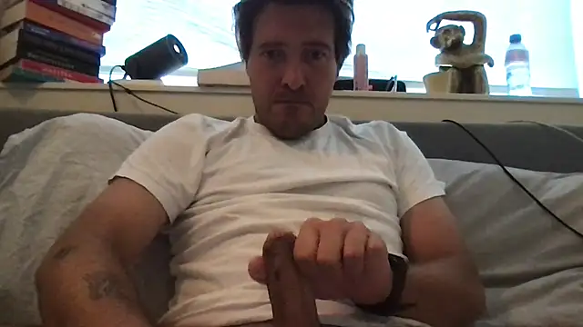 Snapshot of dutchpieter95 chatting on July 8, 2026, 6:36 am dutchpieter95 online show from July 8, 2026, 6:36 am