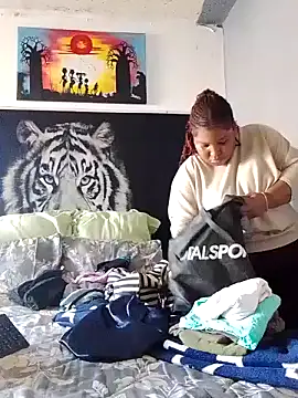 MassiveBoobsxxxx online show from December 16, 2025, 2:10 pm