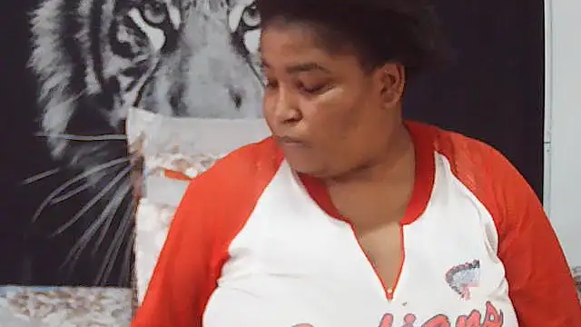 MassiveBoobsxxxx online show from February 3, 2026, 2:55 pm