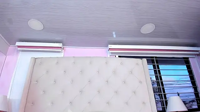 scarlett leblanc  online show from June 26, 2026, 11:49 am