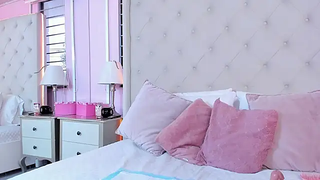 scarlett leblanc  online show from February 5, 2026, 2:13 pm