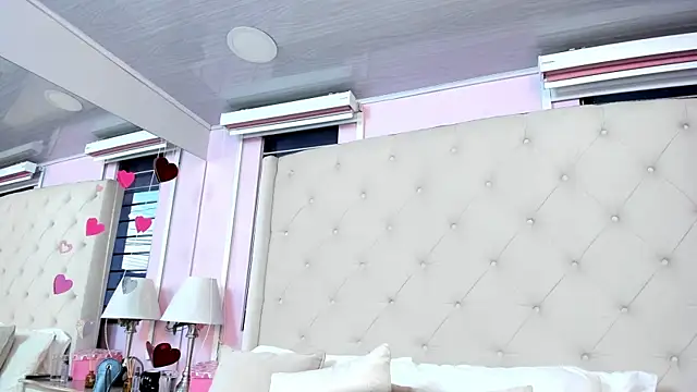 scarlett leblanc  online show from July 10, 2026, 11:54 am