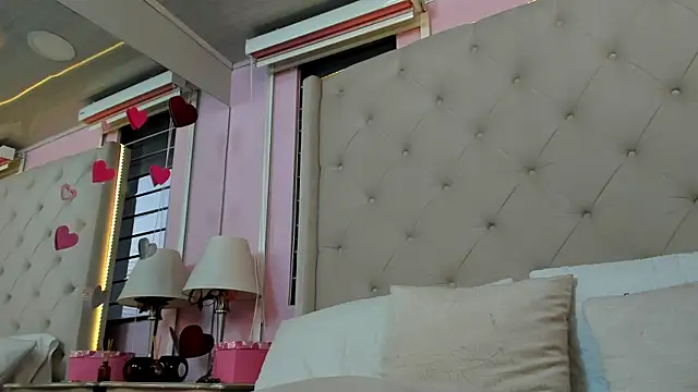 scarlett leblanc  online show from July 17, 2026, 12:02 pm