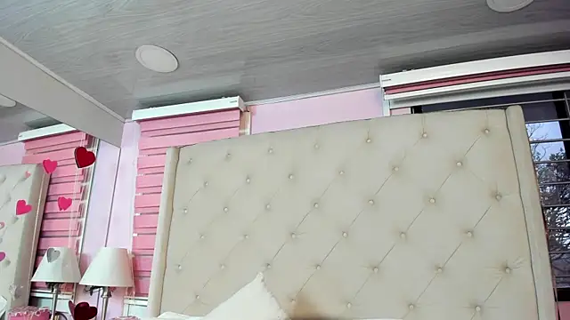 scarlett leblanc  online show from July 9, 2026, 12:04 pm