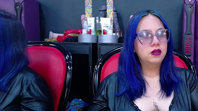 Snapshot of BellaBarness chatting on November 4, 2025, 2:43 pm BellaBarness online show from November 4, 2025, 2:43 pm