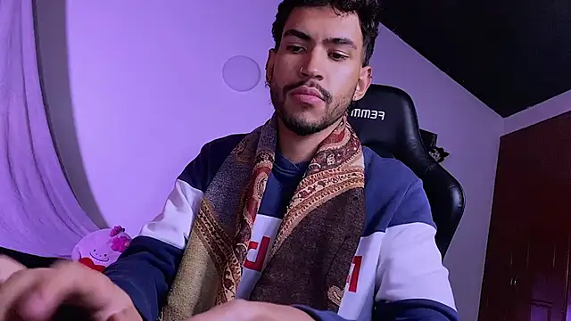 Snapshot of 3v1l chatting on February 25, 2026, 10:42 pm 3v1l online show from February 25, 2026, 10:42 pm