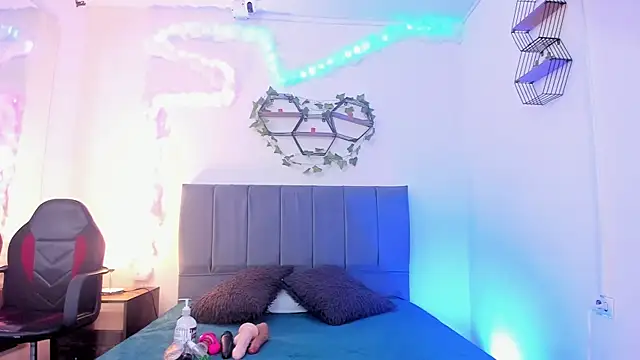 Snapshot of Lucerop_ chatting on February 15, 2026, 3:40 am Lucerop online show from February 15, 2026, 3:40 am