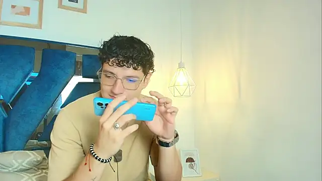 Zoe And Dylan  online show from March 24, 2026, 12:16 pm