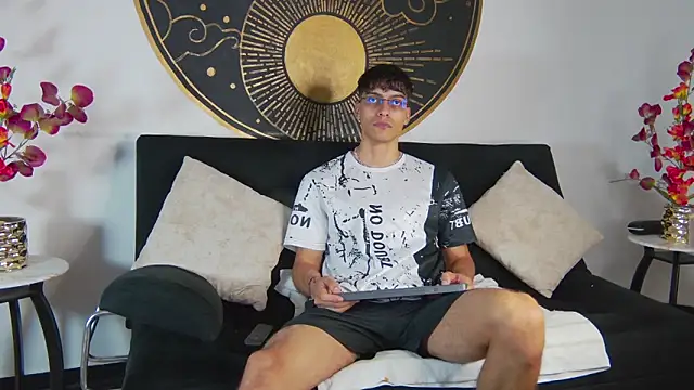 AlessioVitale online show from January 12, 2026, 12:12 pm