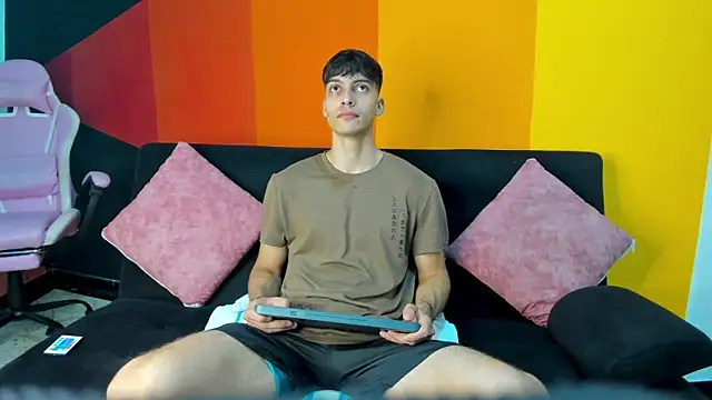 AlessioVitale online show from December 4, 2025, 12:04 pm