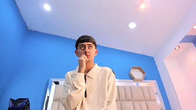 zoe and prometeo online show from November 4, 2025, 2:37 am