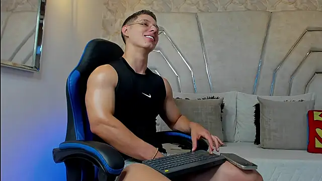 MAXTHOMSON online show from March 28, 2026, 1:28 am