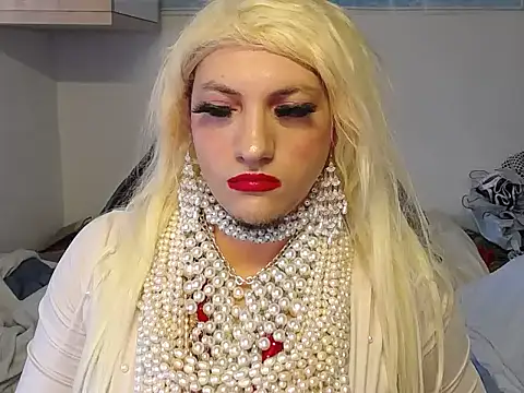 Snapshot of VanesaCrossic chatting on December 18, 2025, 8:30 am VanesaCrossic online show from December 18, 2025, 8:30 am