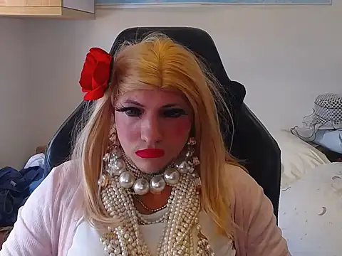 VanesaCrossic online show from July 18, 2026, 11:52 am