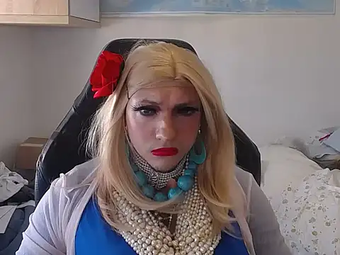VanesaCrossic online show from July 12, 2026, 10:38 am
