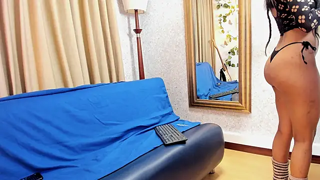 lilaa hot online show from November 10, 2025, 3:06 pm