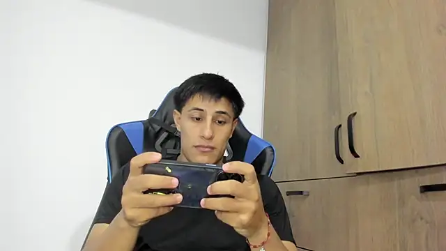 dorman boy online show from December 2, 2025, 9:05 pm