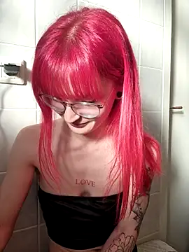 SkinnyGinny online show from November 19, 2025, 9:42 am