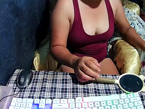 yumi-meya online show from November 11, 2025, 9:37 am