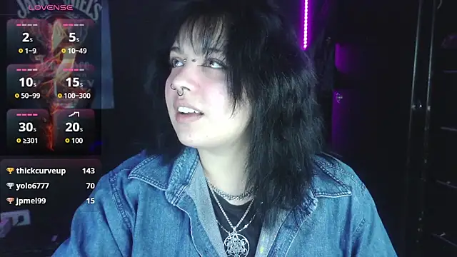 Jessie  wild online show from November 17, 2025, 12:31 pm