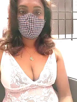 Snapshot of Queen-dhivya chatting on February 1, 2026, 9:35 pm Queen-dhivya online show from February 1, 2026, 9:35 pm