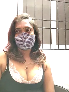 Snapshot of Queen-dhivya chatting on February 6, 2026, 4:58 pm Queen-dhivya online show from February 6, 2026, 4:58 pm